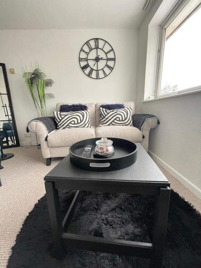 Lovely 1 Bed Home Near Hospital, With Parking & Garden Work Contractor Leisure, Sapphire كامبريدج المظهر الخارجي الصورة