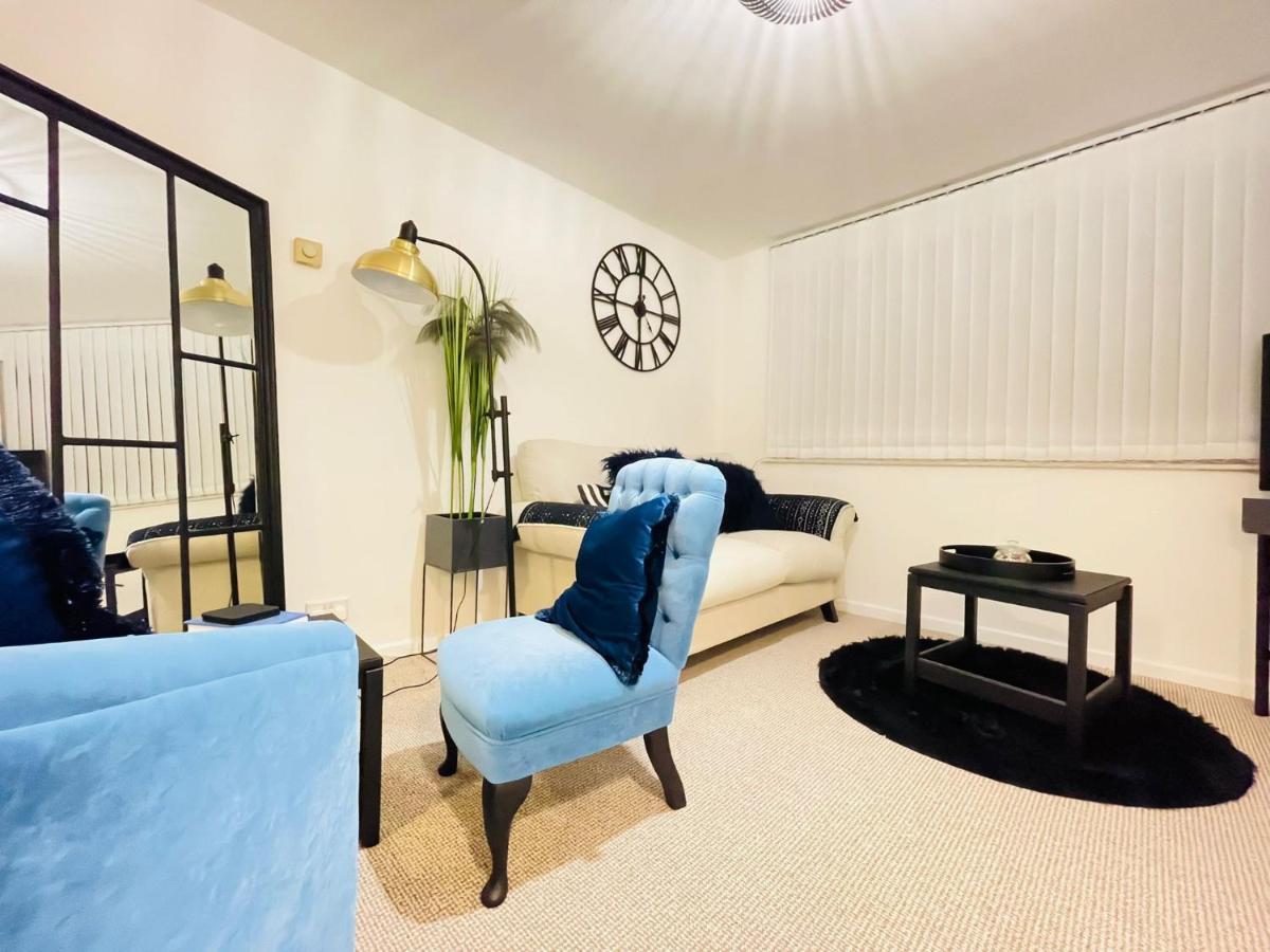 Lovely 1 Bed Home Near Hospital, With Parking & Garden Work Contractor Leisure, Sapphire كامبريدج المظهر الخارجي الصورة