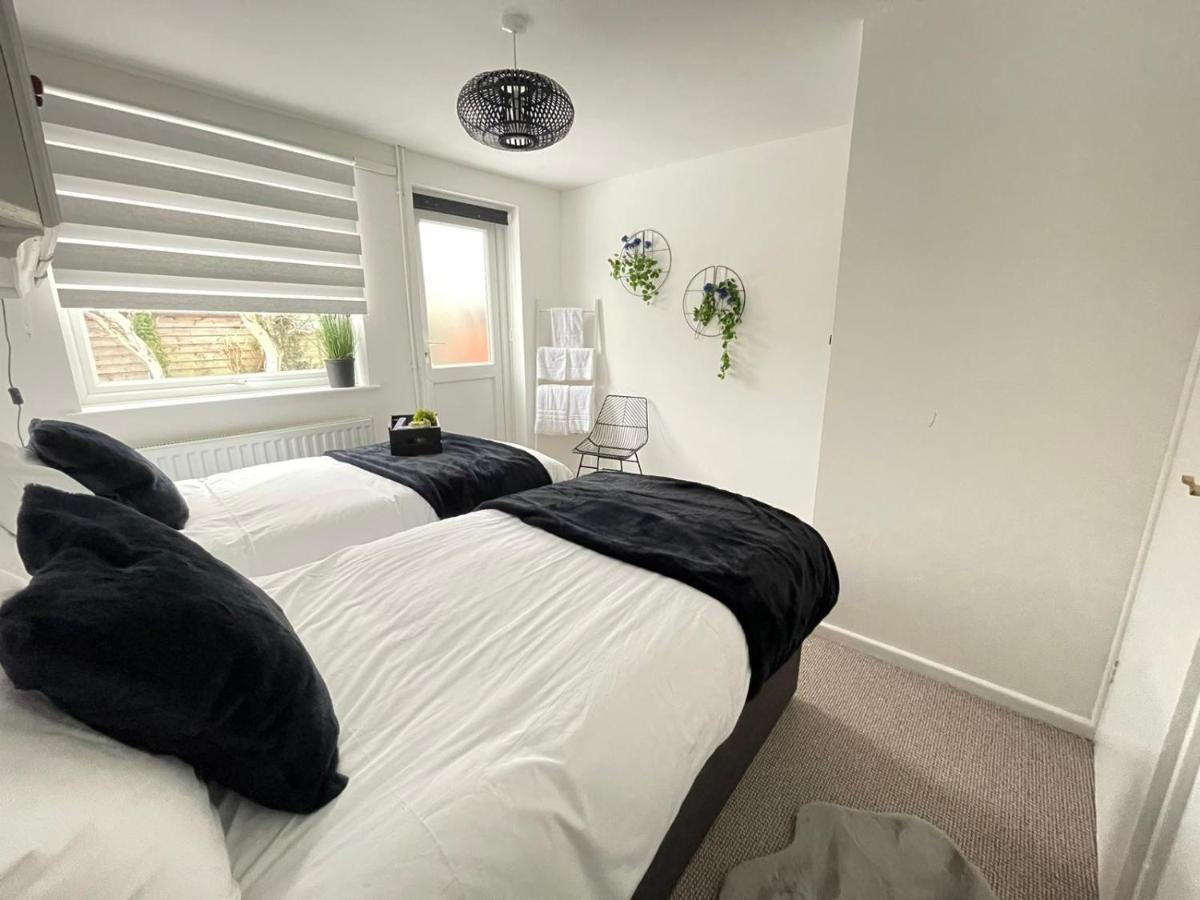 Lovely 1 Bed Home Near Hospital, With Parking & Garden Work Contractor Leisure, Sapphire كامبريدج المظهر الخارجي الصورة