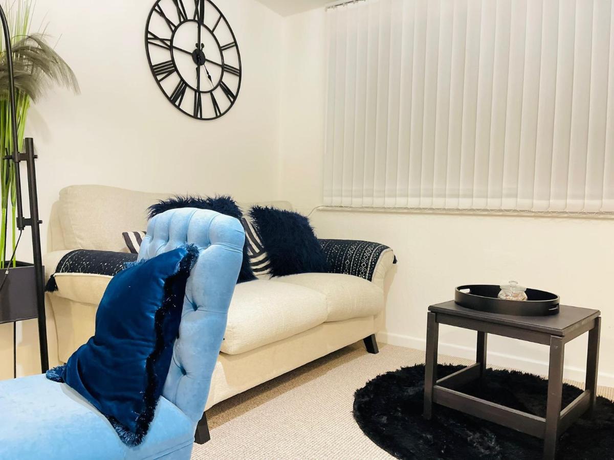 Lovely 1 Bed Home Near Hospital, With Parking & Garden Work Contractor Leisure, Sapphire كامبريدج المظهر الخارجي الصورة
