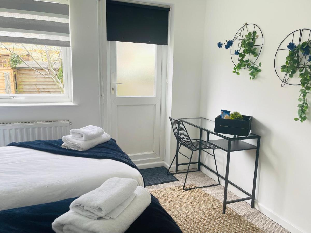 Lovely 1 Bed Home Near Hospital, With Parking & Garden Work Contractor Leisure, Sapphire كامبريدج المظهر الخارجي الصورة