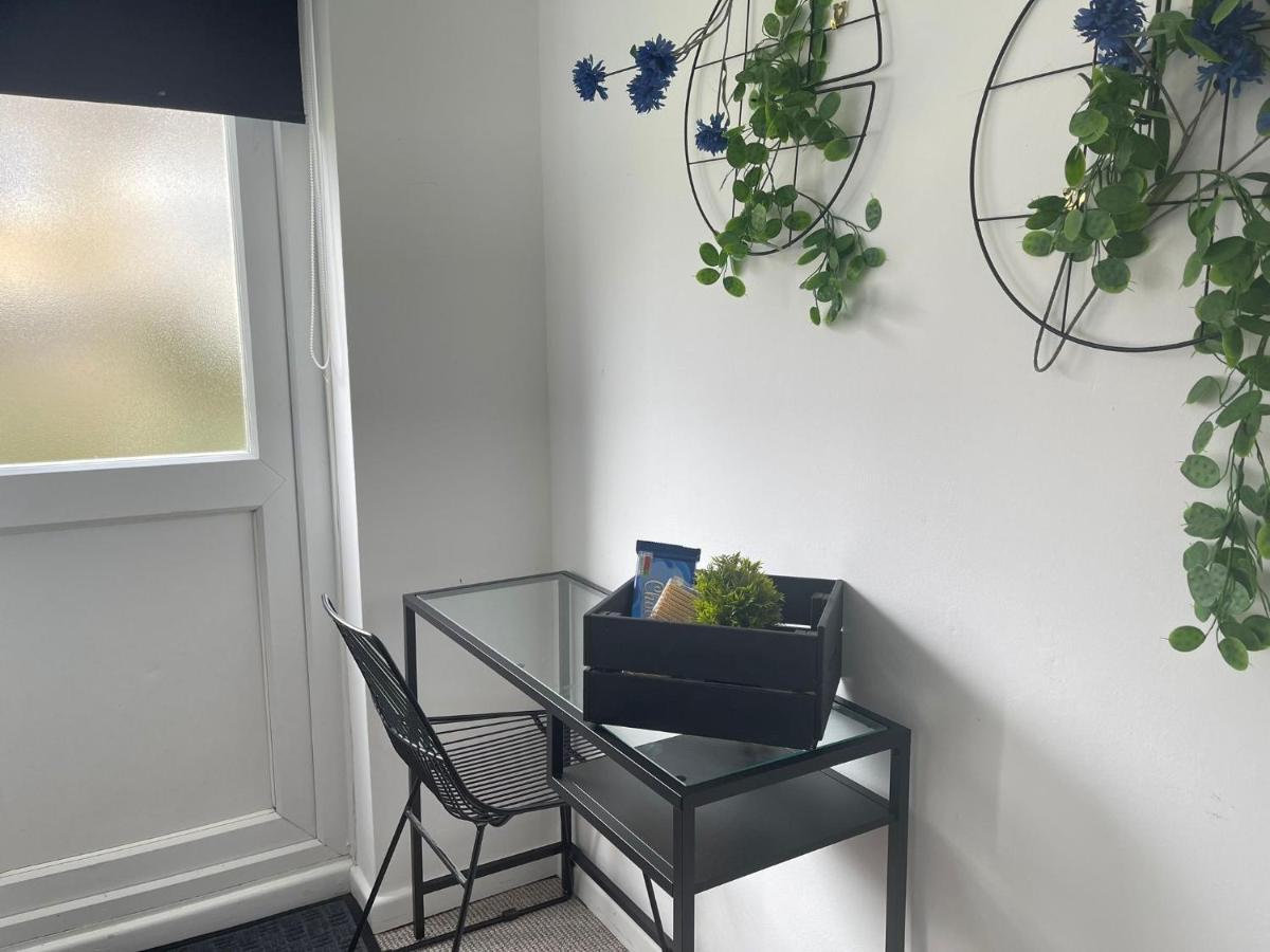 Lovely 1 Bed Home Near Hospital, With Parking & Garden Work Contractor Leisure, Sapphire كامبريدج المظهر الخارجي الصورة
